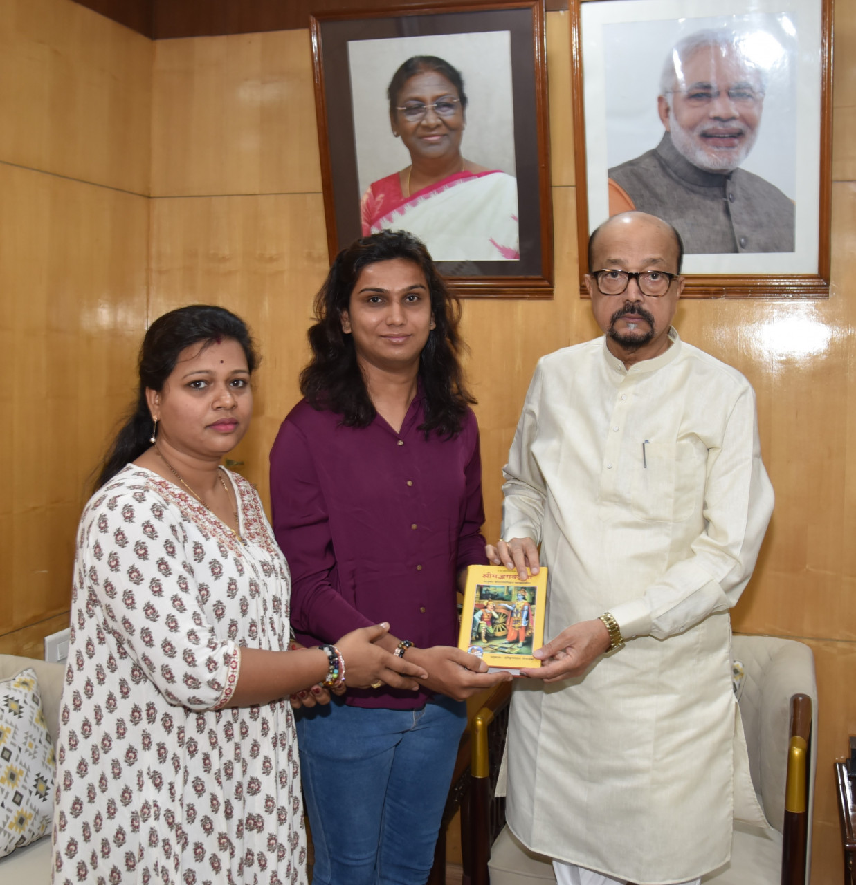 राज्यपाल रमेन डेका से की भेंट 