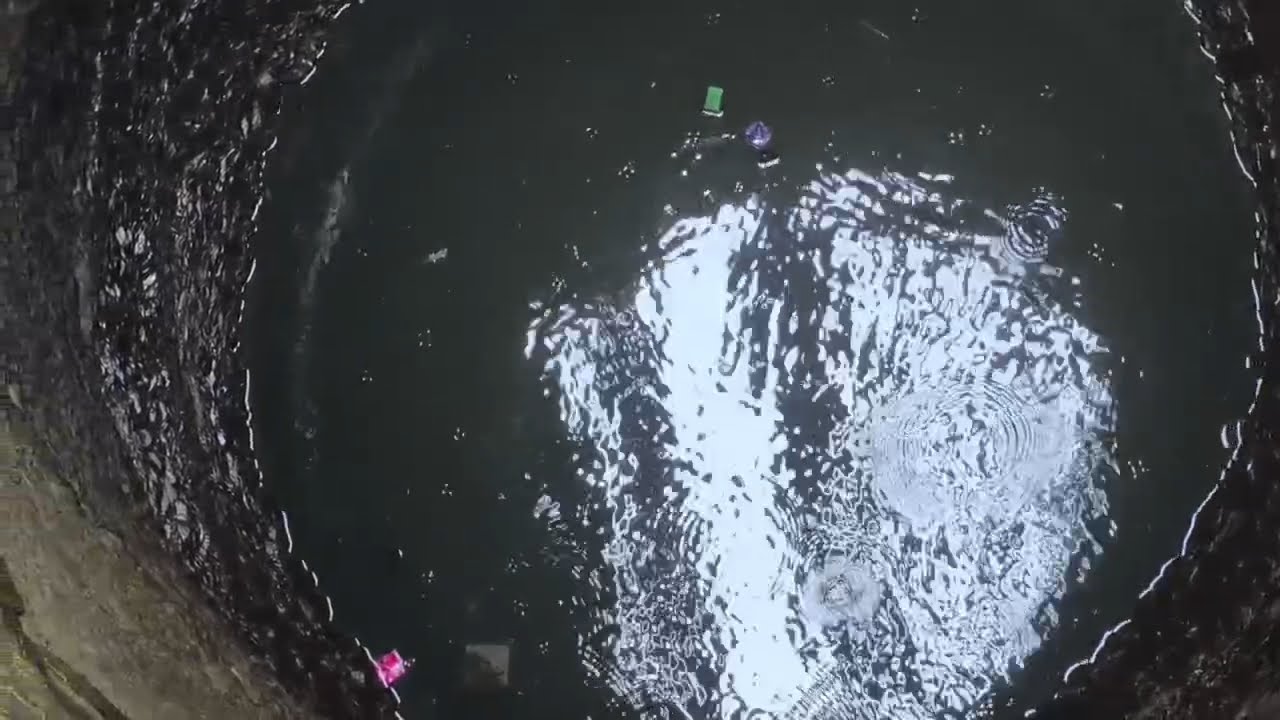 कोरिया के बेलिया में कुएं से प्यास बुझाने को मजबूर ग्रामीण