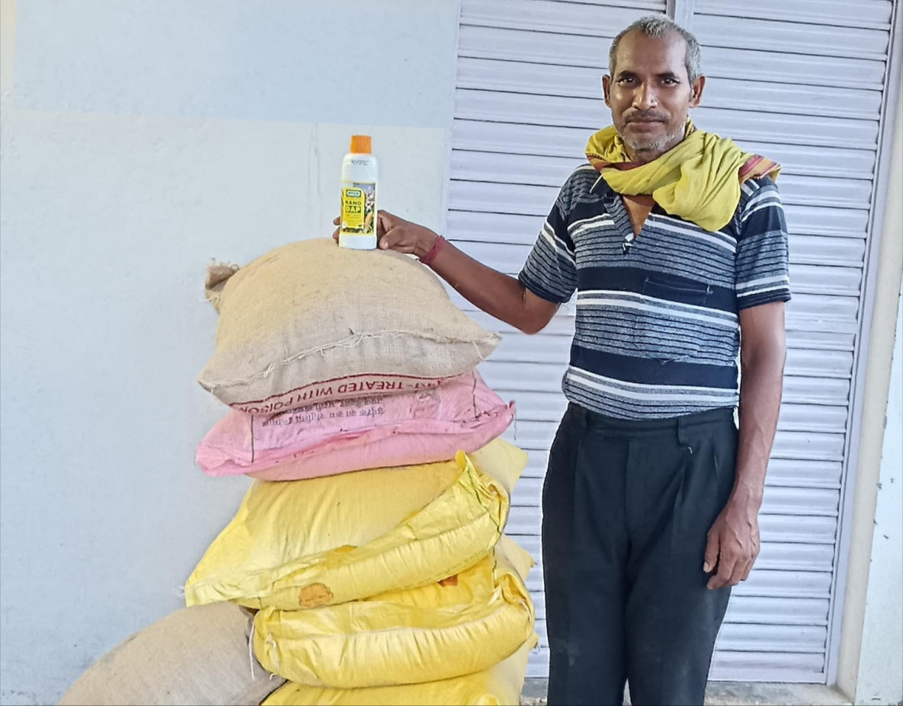 समय पर खाद-बीज मिलने से किसान नरेंद्र सिंह की खेती को मिला बल