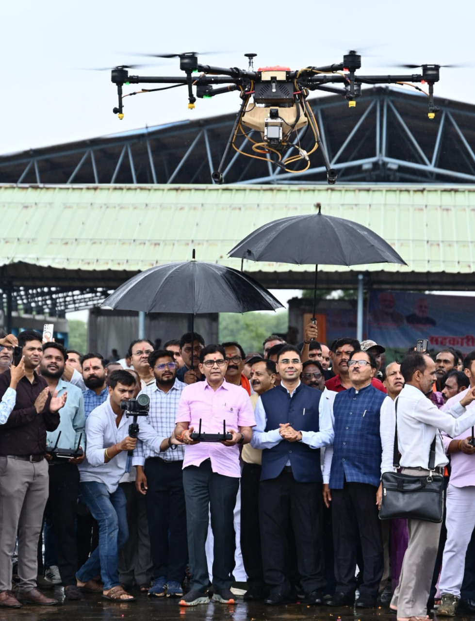कम लागत में दोगुनी रफ्तार: छत्तीसगढ़ की समितियों में 'ड्रोन स्प्रेयर' से स्मार्ट बनेगी खेती