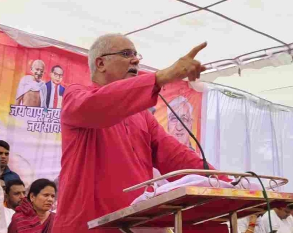  कांग्रेस के संविधान बचाओ यात्रा का  नेतृत्व पूर्व मुख्यमंत्री भूपेश बघेल ने किया