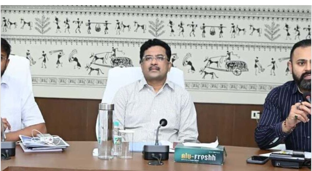  सिकलसेल स्क्रीनिंग व उपचार के लिए मितानिनों के सहयोग से डोर-टू-डोर स्क्रीनिंग