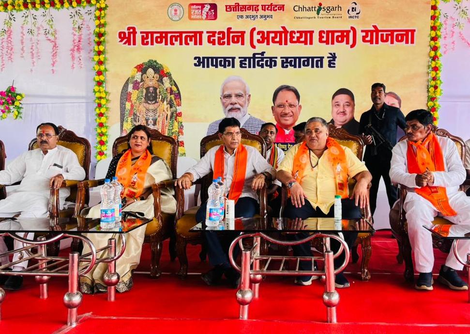 रामलला एवं काशी विश्वनाथ के दर्शन हेतु  850 श्रद्धालुओं का दल अयोध्या एवं काशी रवाना
