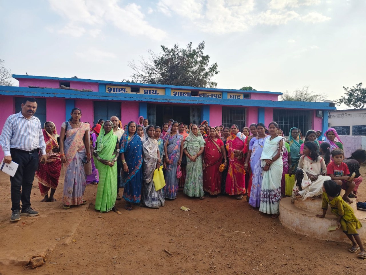 ग्राम सरई पतेरा एवं लालपुर में महिलाओं के सशक्तिकरण हेतु विशेष अभियान 