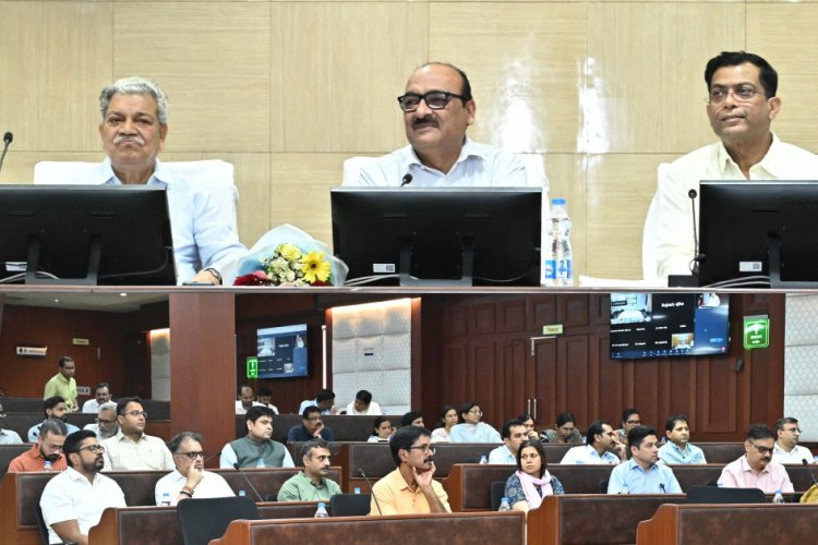मंत्रालय महानदी भवन में सिविल सर्विस दिवस मनाया गया
