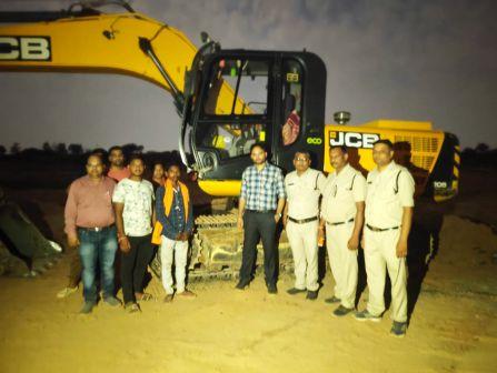 धमतरी जिले में अवैध रेत खनन पर बड़ी कार्रवाई,मशीन जब्त